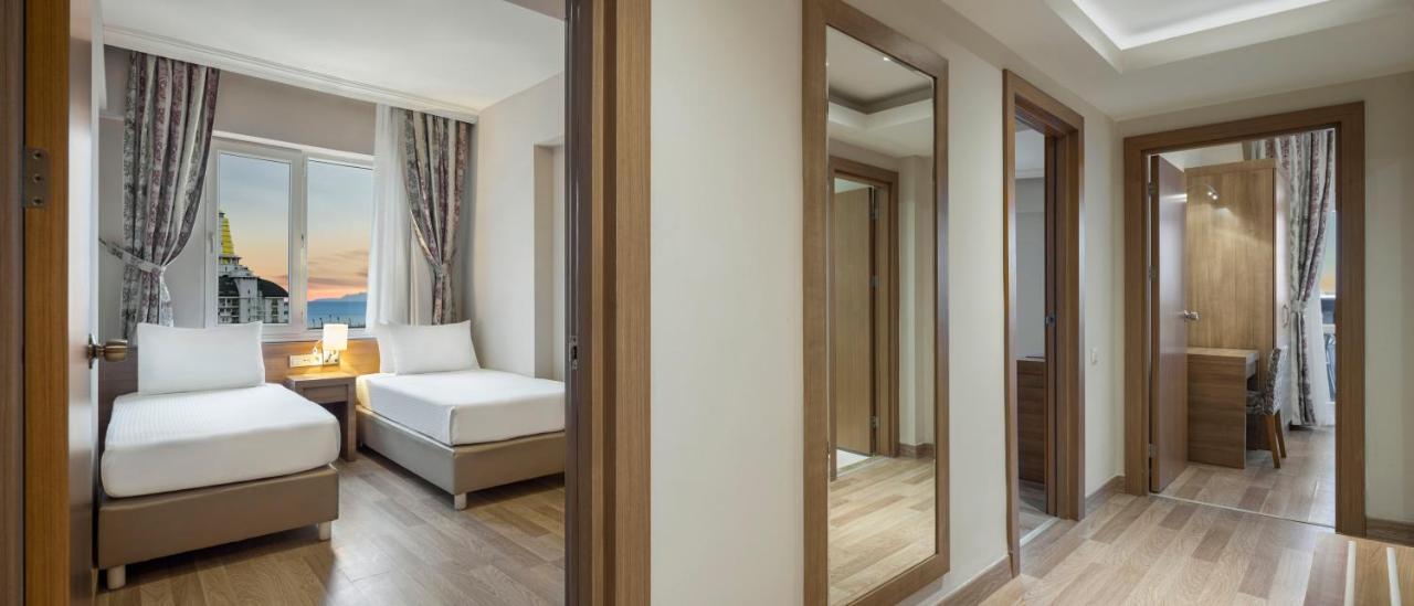 Otel Ramada By Wyndham Lara 5*