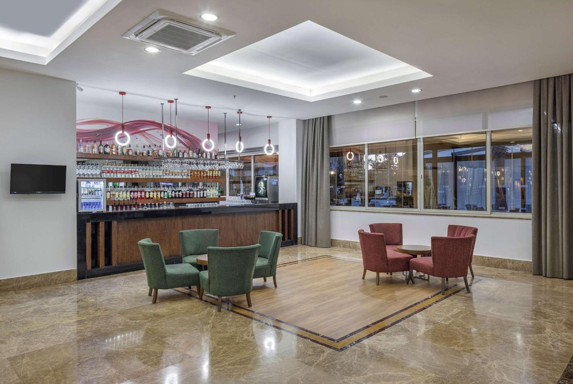 Ramada By Wyndham Lara Otel