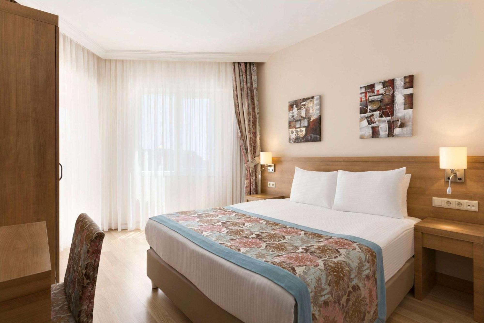 Otel Ramada By Wyndham Lara